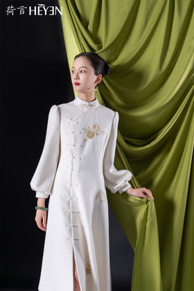 荷言HEYEN 榴珠锦绣 白色复古澳毛羊绒呢子大衣+手工金色石榴花纹刺绣+手工真襟一字扣点缀手工旗袍