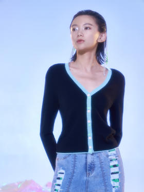 简约撞边羊绒开衫