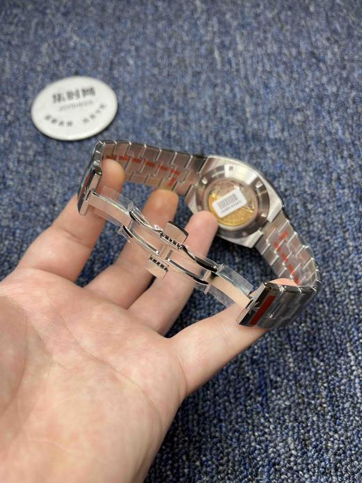 江诗丹顿纵横四海系列4500V 男士腕表
机芯：搭载进口西铁城 商品图7