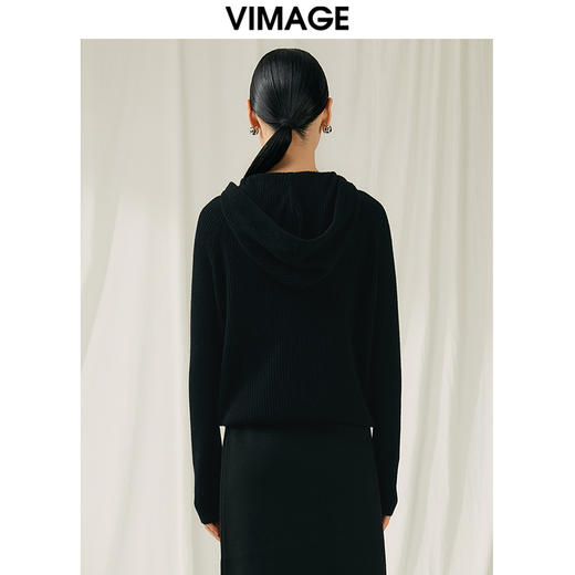 VIMAGE纬漫纪秋冬新款100%绵羊毛套头纯色连帽针织衫V1801424 商品图8