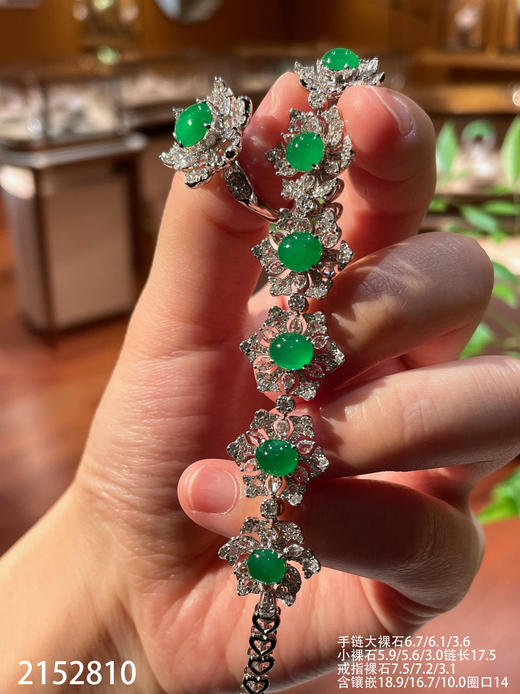 2152810，老坑冰艳绿蛋面套装。具体价格微信咨询 商品图1