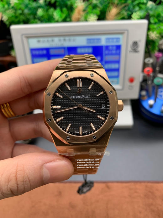 ZF皇家橡树15500玫瑰金黑盘 乃目前市面钢表的巅峰之作，—— 实力演绎 卫冕“钢”王！【6大精妙之处】1.正品拆解开模，尺寸为41X10.4毫米与正品一致！2.完全还原正品表壳的每一处细节 商品图12