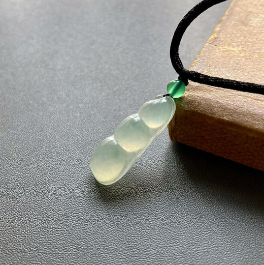 冰种飘花厚庄翡翠福豆 商品图1