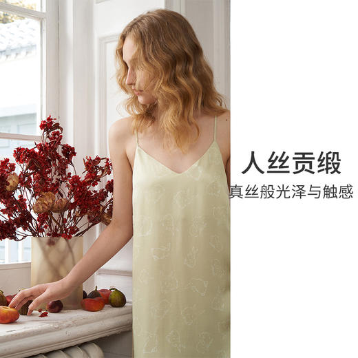 HSIA遐睡裙女秋冬兔子印花本命年家居裙不静电性感露背宽松吊带裙 商品图1