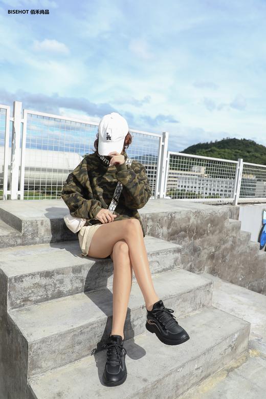 新品薄绒特材柔软舒适女休闲鞋645B25546 商品图3