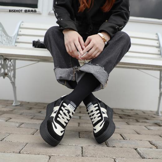 新品薄绒运动休闲百搭舒适板鞋997B25562 商品图1