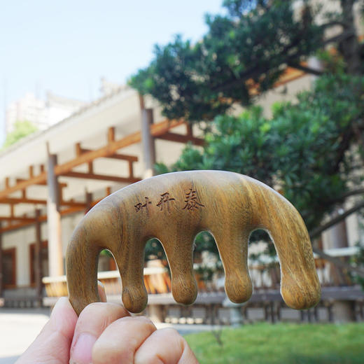 绿檀原木整木制作按摩梳 商品图1