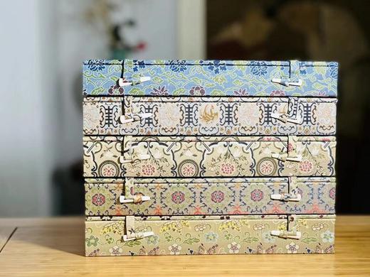 《阅微草堂笔记》，清 纪昀著，线装五函十册，尺寸为28.5*18*20cm，广陵书社2019年初版，2022年8月二印，限量编号本，仅印108套。定价4800，售价1680元。
  商品图1