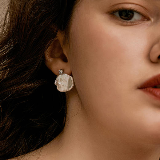 Manreya玛芮雅“海之迹”S925银天然巴洛克珍珠耳钉 商品图3