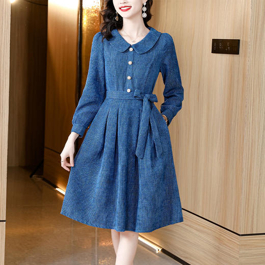 kml1892 2022秋冬新款女装娃娃领小香风简约设计感气质显瘦收腰纯色连衣裙 商品图0