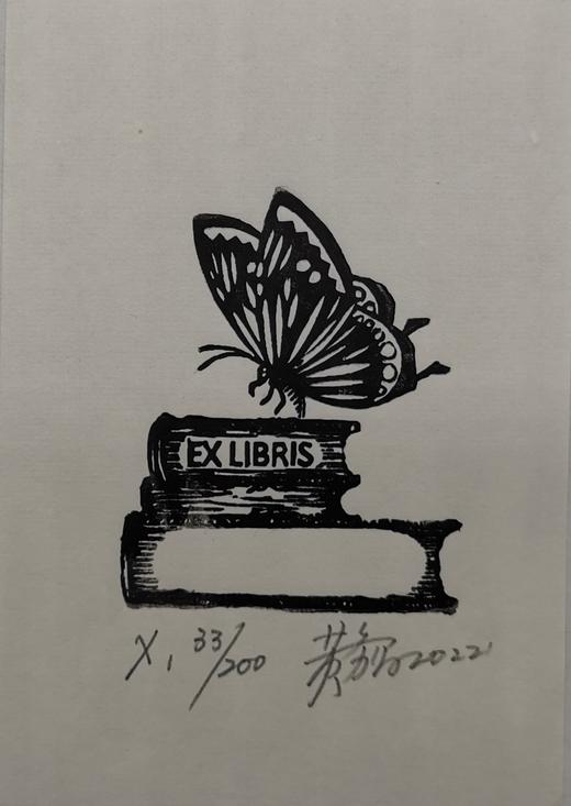 《蝶恋书香：中外藏书票撷英》，黄务昌著，签名本， 396 页，浙江大学出版社2022年9月20日一版一印。定价108，售价108。 商品图13