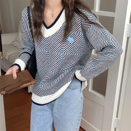 网红紫色V领软糯毛衣女2021秋新款宽松慵懒风别致针织上衣外套 商品图4