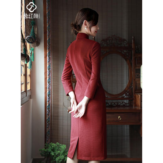 逸红颜 歆梦 2025新款春秋凤凰图案金线定位刺绣后开叉针织类旗袍 商品图4