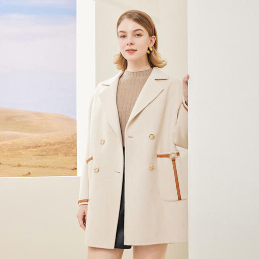 MH9S9斯尔丽瑟俪商场同款2022年冬上新赫本风拼接皮刀刻字母印花大衣 商品图1