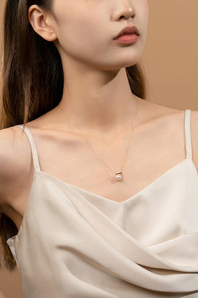 18K金海水Akoya珍珠平衡木项链