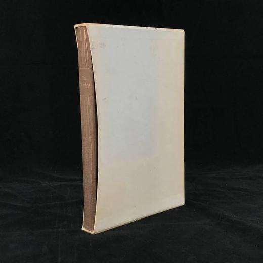 特罗洛普《巴彻斯特养老院》（白书匣） 9幅插图 精装18开带书匣 商品图0