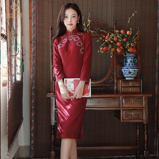 逸红颜旗袍2025年新款冬季 红嫣 毛呢精致绣花老照片复刻显瘦修身 商品图1