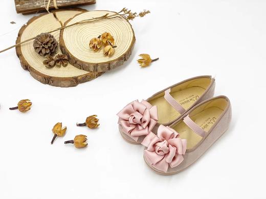 非质量问题不退换哦~LW花朵丝绒单鞋 商品图1