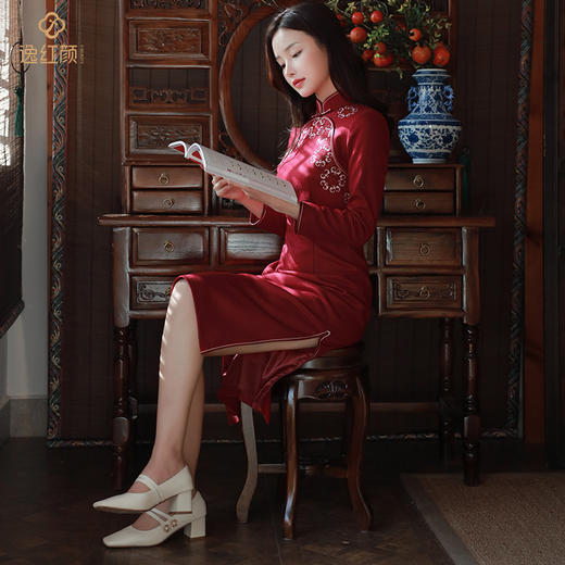 逸红颜旗袍2025年新款冬季 红嫣 毛呢精致绣花老照片复刻显瘦修身 商品图2