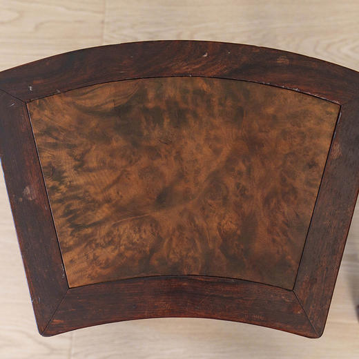 清 红木镶瘿木扇面形杌凳成堂（一堂四只） 商品图2