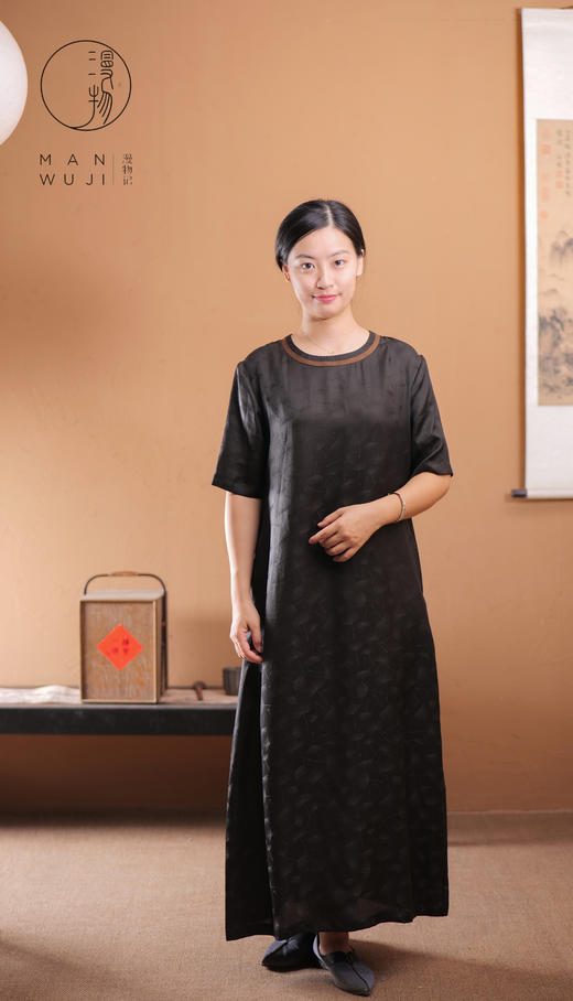 漫物记提花缎香云纱圆领短袖简约连衣裙XYS-089 商品图1