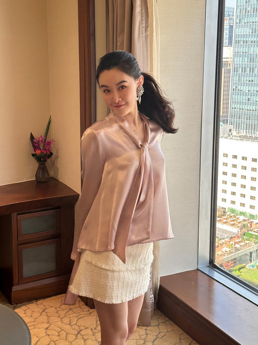 DUO智仙生  四季奏鸣曲醋酸露背飘带法式飘带浪漫衬衫 商品图3