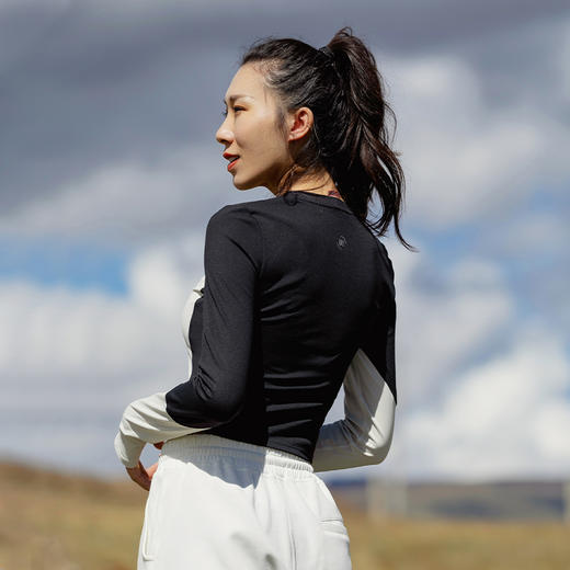 【裸感】圆领个性撞色修身长袖运动上衣 商品图1