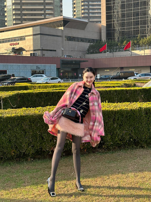 DUO智仙生 粉标系列 不似娇阳法式学院粉红羊毛格子斗篷大衣 商品图1