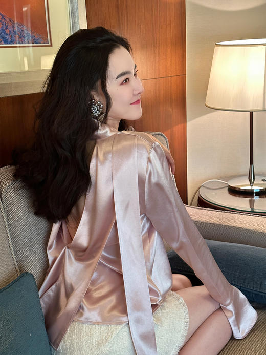 DUO智仙生  四季奏鸣曲醋酸露背飘带法式飘带浪漫衬衫 商品图4