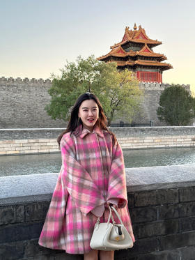 DUO智仙生 粉标系列 不似娇阳法式学院粉红羊毛格子斗篷大衣