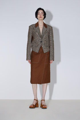 毛边外露款格纹短西服