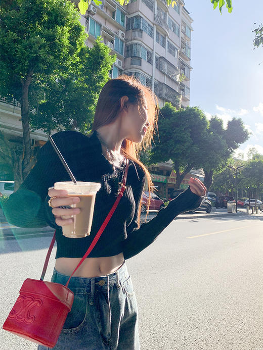<曾小咸推荐>初秋小心机绑带挂脖设计感短款上衣 商品图1
