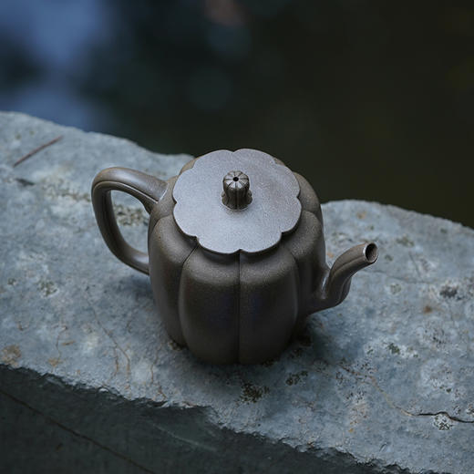 龙德堂陶艺 徐飞制 《菊瓣高执》泥料原矿青段 170cc 库存请咨询客服 商品图1