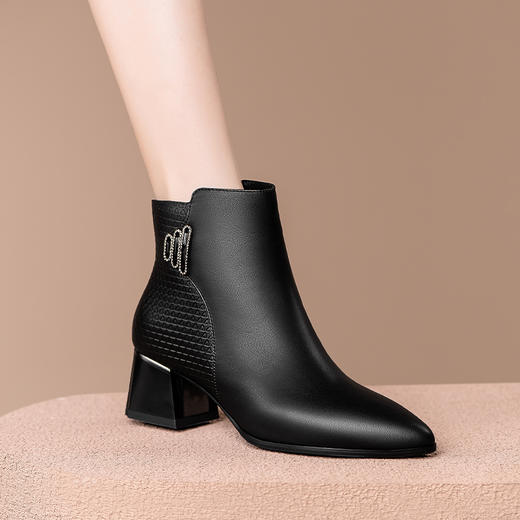 RB-XLY-7415秋冬粗跟尖头短靴女时装靴黑色白色绒里中跟女靴 商品图4