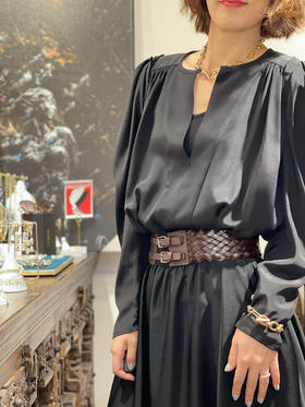 TYNVIE 复古收腰长袖上衣-黑色