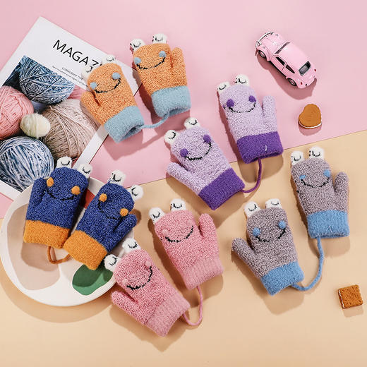 加厚手套挂脖笑脸新款保暖毛绒柔软 儿童可爱手套幼儿园男女均可 商品图0