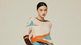 流苏轻盈飘逸，增添了一份休闲慵懒