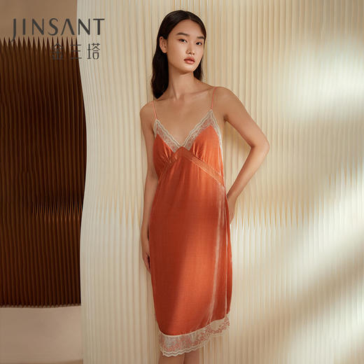金三塔蚕丝绒温润珍珠光泽气质优雅纯色拼蕾丝女士丝绒吊带裙家居服新品  YSFCC305 商品图0