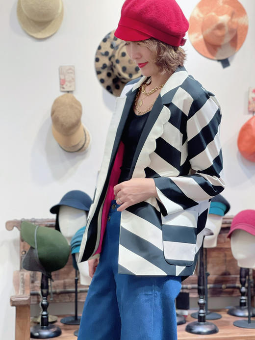 TYNVIE 不对称领口大插袋西装 - 黑白宽纹 商品图1