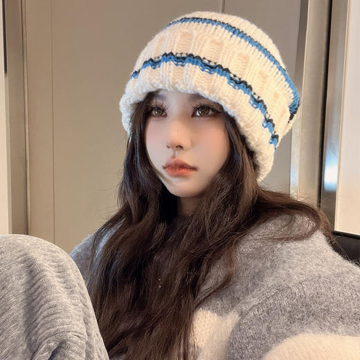 韩版秋冬季时尚防寒保暖显脸小毛线帽子女百搭新款拼色条纹针织帽 商品图0