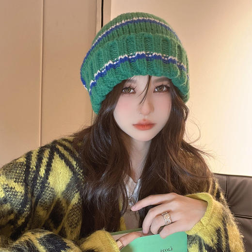韩版秋冬季时尚防寒保暖显脸小毛线帽子女百搭新款拼色条纹针织帽 商品图3
