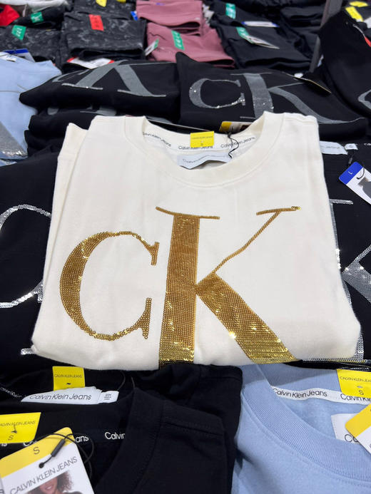 CK 女士圆领亮片卫衣 抓绒的！冬季外面搭个羽绒服就可以出门了，美国🇺🇸直邮特价298元🉐包税包邮到手 商品图3