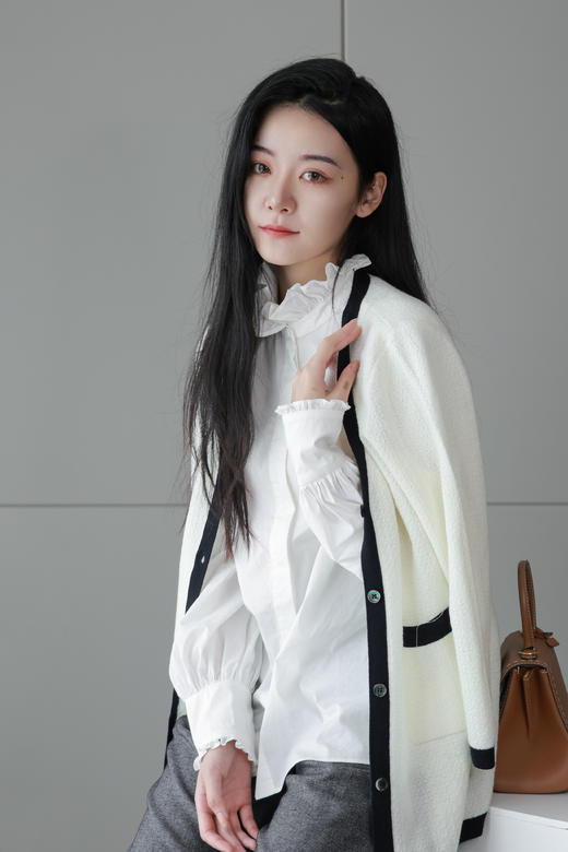 白拼藏蓝圈圈羊毛开衫 商品图9