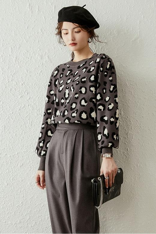 LOUIS YAO/白鹿语 撞色豹纹圆领垫肩廓形针织毛衣 10407 商品图0