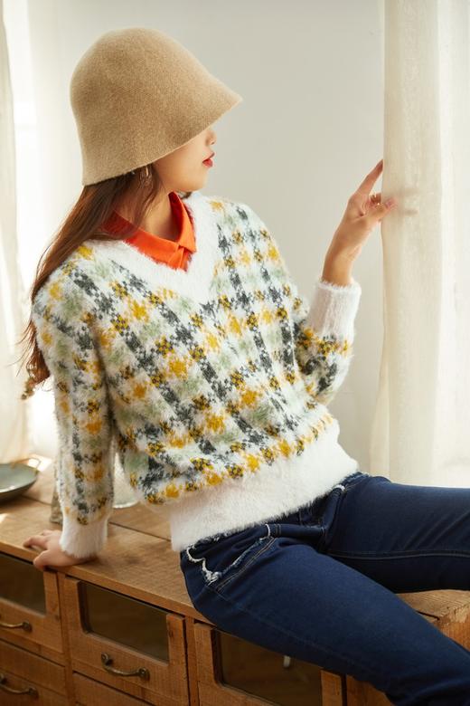 URBAN REVIVO 格纹绒感毛衣 9642 商品图0