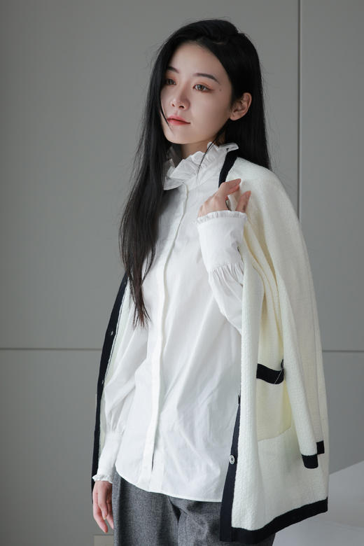 白拼藏蓝圈圈羊毛开衫 商品图2