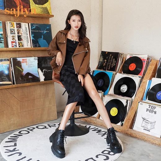 【春节不打烊】Safiya/索菲娅 商场同款2022冬季新款英伦风厚底短筒休闲百搭马丁靴女 SF24116102 商品图2