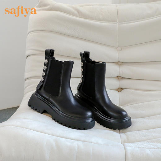 【春节不打烊】Safiya/索菲娅 新潮设计感2022冬季新款扣饰厚底真皮切尔西短靴 SF24116222 商品图1