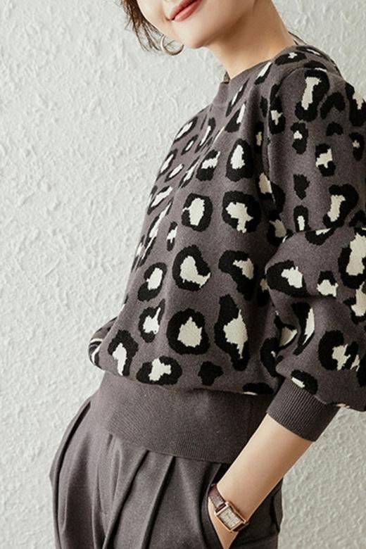 LOUIS YAO/白鹿语 撞色豹纹圆领垫肩廓形针织毛衣 10407 商品图1