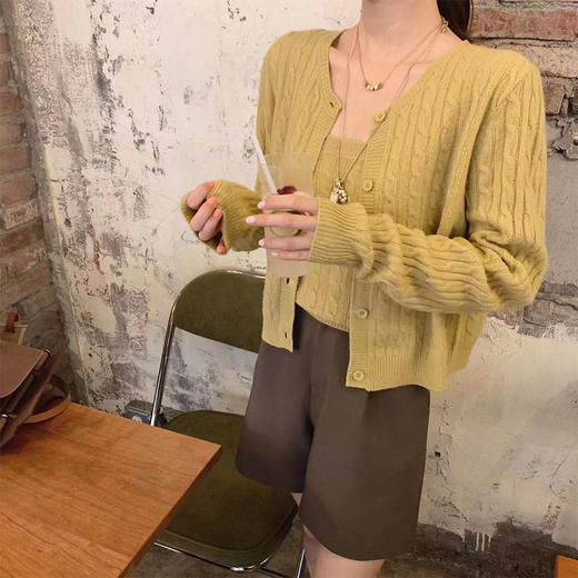 金蘑菇菇 莫妮卡心事/羊毛绞花短开衫+吊带短裙三件套 商品图1
